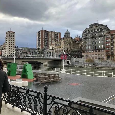 Minimalista En El Corazon De * Bilbao