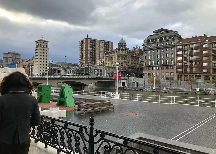 Minimalista En El Corazon De * Bilbao